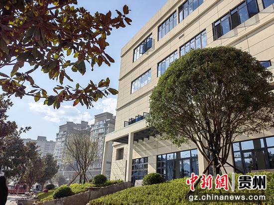 夜郎文化中心B区绿化工程已完工。王永胜 摄 夜郎文化中心B区绿化工程已完工。王永胜 摄