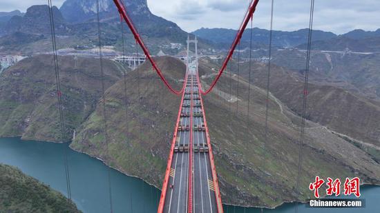 12月11日，牂牁江大桥荷载试验现场。