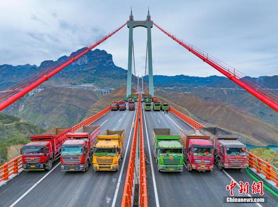 12月11日，牂牁江大桥荷载试验现场。