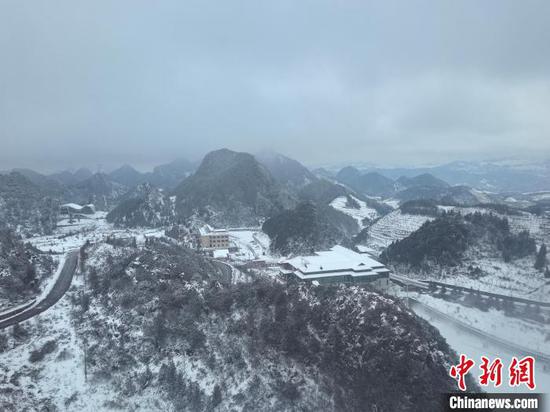 图为航拍六盘水梅花山旅游景区雪景。(无人机照片)林火星 摄 图为航拍六盘水梅花山旅游景区雪景。(无人机照片)林火星 摄