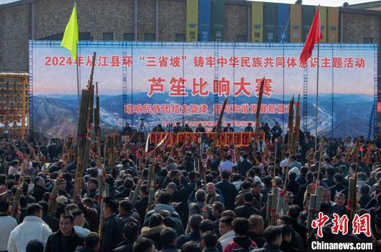 图为芦笙比响大赛现场。吴德军 摄 图为芦笙比响大赛现场。吴德军 摄