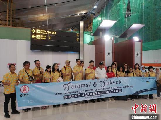 图为旅游包机航线旅客。潘文亮 摄 图为旅游包机航线旅客。潘文亮 摄