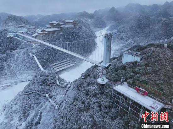 图为航拍六盘水梅花山旅游景区雪景。(无人机照片)林火星 摄 图为航拍六盘水梅花山旅游景区雪景。(无人机照片)林火星 摄