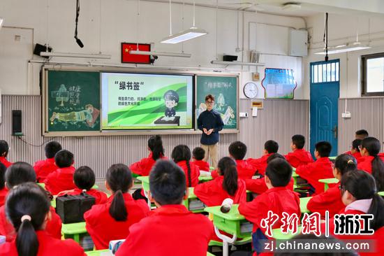 上溪镇吴店小学阅读课现场。上溪镇 供图