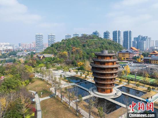 图为航拍贵阳白云泉湖公园冬日城市生态美。(无人机照片)唐哲 摄 图为航拍贵阳白云泉湖公园冬日城市生态美。(无人机照片)唐哲 摄
