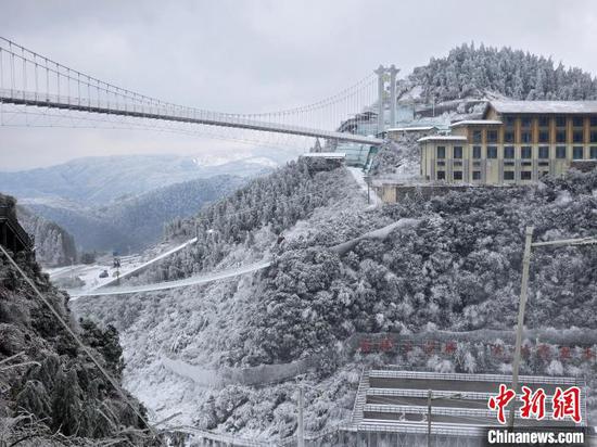 图为航拍六盘水梅花山旅游景区雪景。(无人机照片)林火星 摄 图为航拍六盘水梅花山旅游景区雪景。(无人机照片)林火星 摄