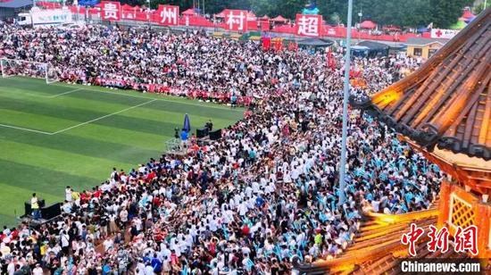 资料图为贵州“村超”现场。吴家会 摄