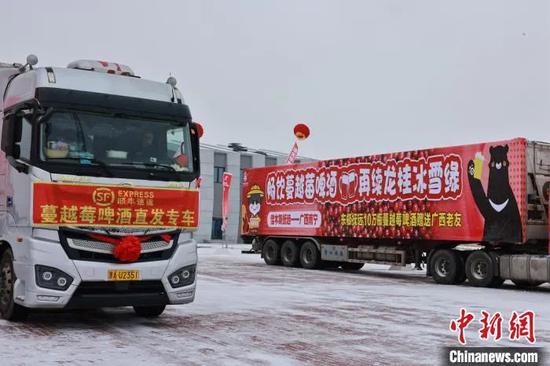 蔓越莓啤酒发车仪式现场。李拥军 摄 蔓越莓啤酒发车仪式现场。李拥军 摄