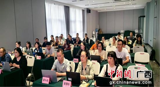 百色烟草组织开展数字化培训提升营销队伍整体素质。李定雪 摄