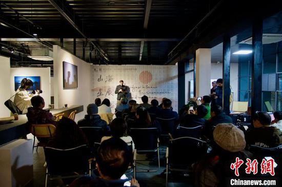 图为“中意青年摄影师眼中的贵州秘境”活动现场。唐哲 摄