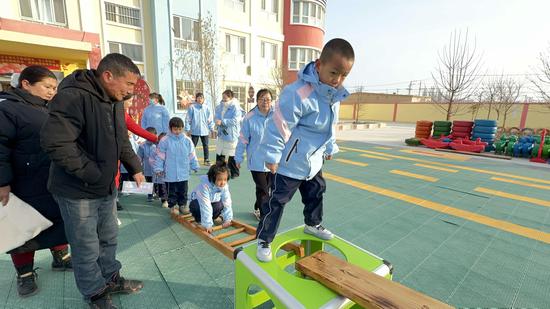 若羌縣鐵干里克鎮(zhèn)中心幼兒園 “玩冬至”體育挑戰(zhàn)