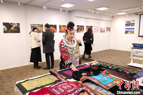 2024多彩贵州·第十七届中国原生态国际摄影大展经典作品巡展(日本)现场。多彩贵州·中国原生态国际摄影大展供图 2024多彩贵州·第十七届中国原生态国际摄影大展经典作品巡展(日本)现场。多彩贵州·中国原生态国际摄影大展供图