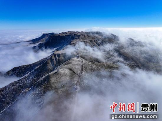 2024年12月23日在贵州省毕节市赫章县阿西里西韭菜坪景区拍摄的雪景。 2024年12月23日在贵州省毕节市赫章县阿西里西韭菜坪景区拍摄的雪景。