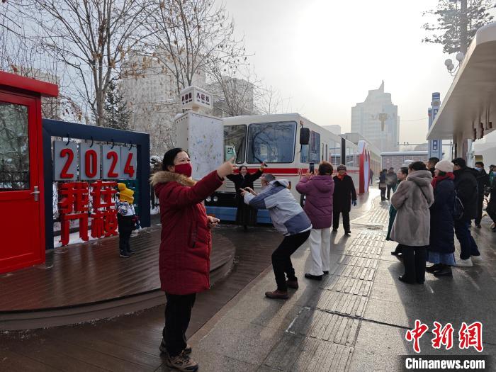 “八樓的2路汽車”成烏魯木齊網(wǎng)紅打卡點