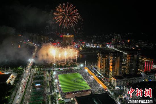 2024年3月，贵州“村超”现场。中新社记者瞿宏伦 摄