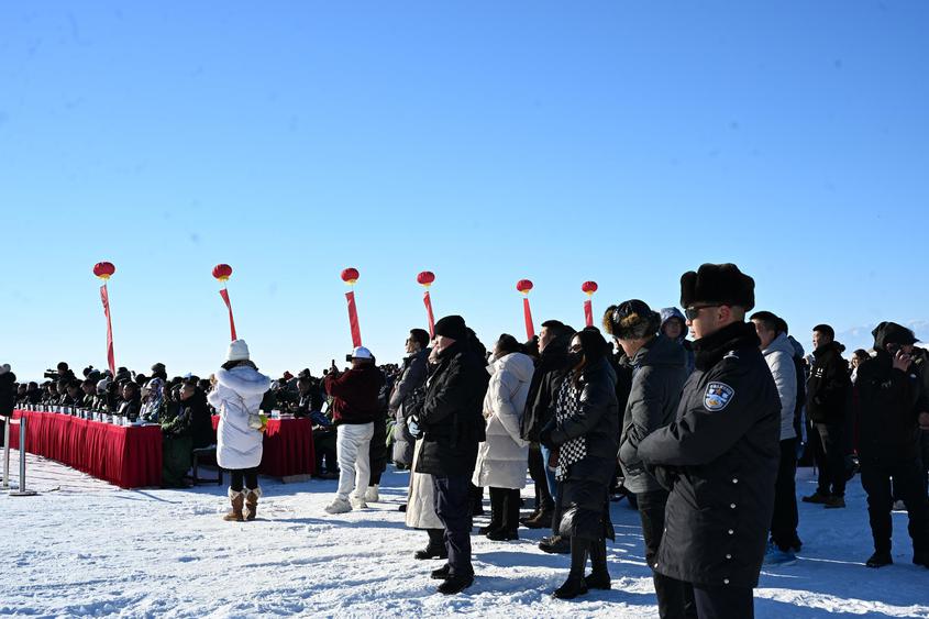 “警”力全開 護航昭蘇冰雪盛宴