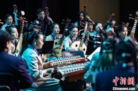 图为第三乐章《梵净•云海》。中新社记者 瞿宏伦 摄 图为第三乐章《梵净•云海》。中新社记者 瞿宏伦 摄