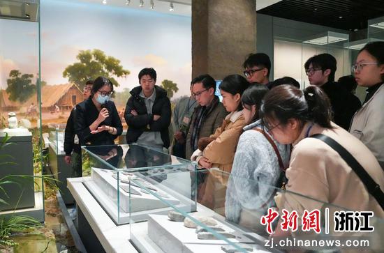 香港学生们游览平湖市博物馆。平湖市委宣传部供图 香港学生们游览平湖市博物馆。平湖市委宣传部供图