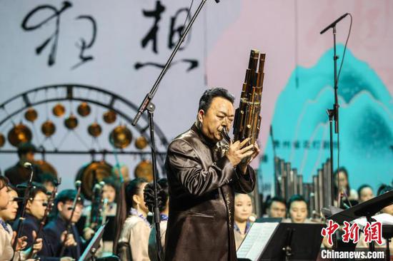 图为第三乐章《梵净•云海》。中新社记者 瞿宏伦 摄 图为第三乐章《梵净•云海》。中新社记者 瞿宏伦 摄
