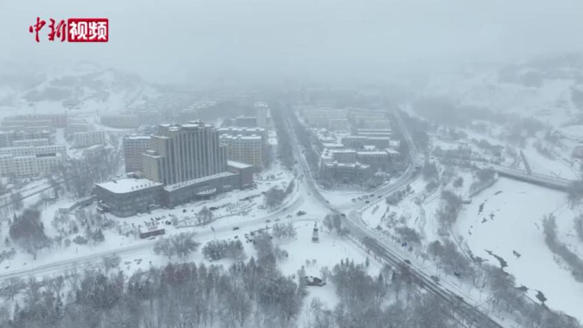 新疆阿爾泰山區(qū)迎來(lái)新年首場(chǎng)大范圍降雪