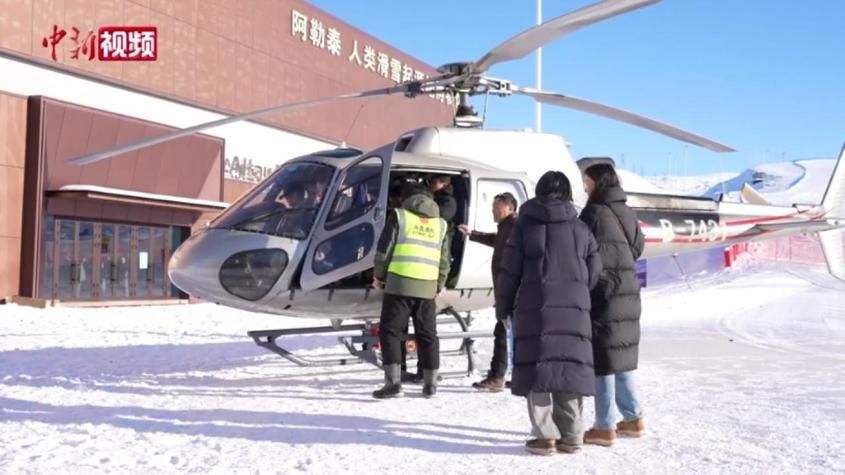 直升機(jī)滑雪在新疆阿勒泰正式啟航