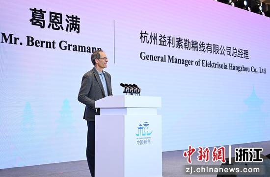 图为:外企代表分享在杭州的事业生活。中新社记者 王刚 摄