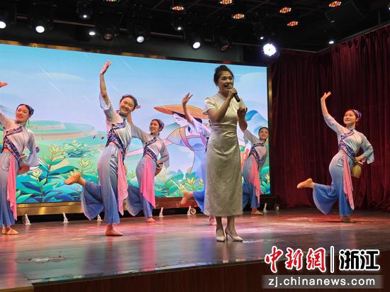 图为:《采茶舞曲》“回故乡”。中新社发 萧云集 摄