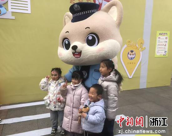 警营开放活动现场。 王潇婧 摄