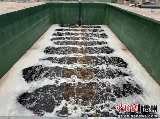 黄角沟污水处理厂进入单机调试阶段，水解酸化池正在进行调试工作。