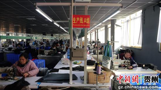 贵州松桃:企业订单旺 新年生产忙 贵州松桃:企业订单旺 新年生产忙