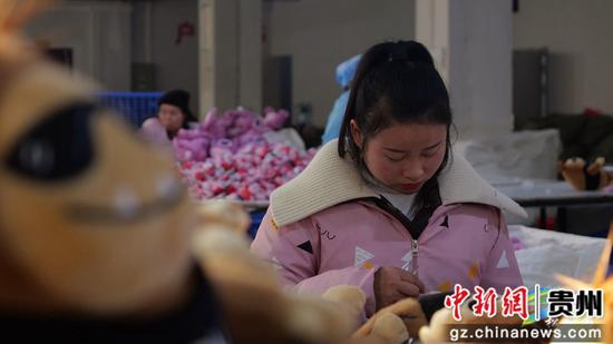 贵州松桃企业订单旺 新年生产忙 贵州松桃企业订单旺 新年生产忙