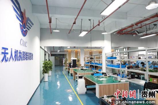 贵州恒飞科技有限公司的产业加工、制造中心设在观山湖区智能制造产业园内。 贵州恒飞科技有限公司的产业加工、制造中心设在观山湖区智能制造产业园内。