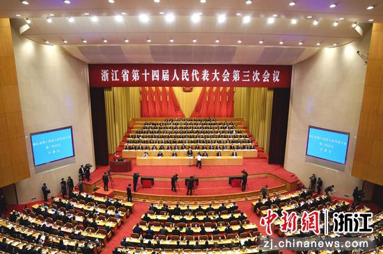1月14日，浙江省第十四届人民代表大会第三次会议开幕。张斌 摄