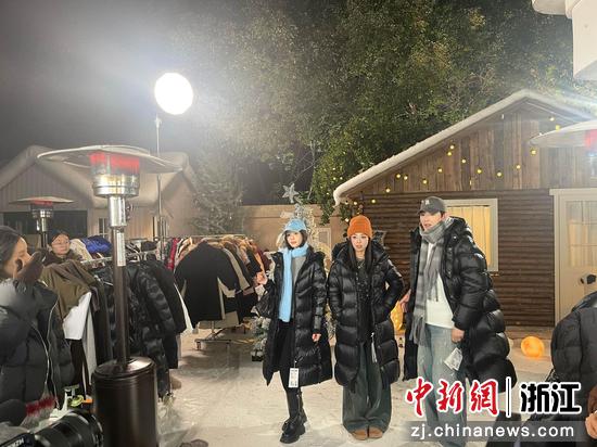 谦寻蜜蜂直播间冬季专场。谦寻供图 谦寻蜜蜂直播间冬季专场。谦寻供图