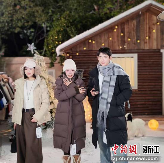 谦寻蜜蜂直播间冬季专场。谦寻供图 谦寻蜜蜂直播间冬季专场。谦寻供图