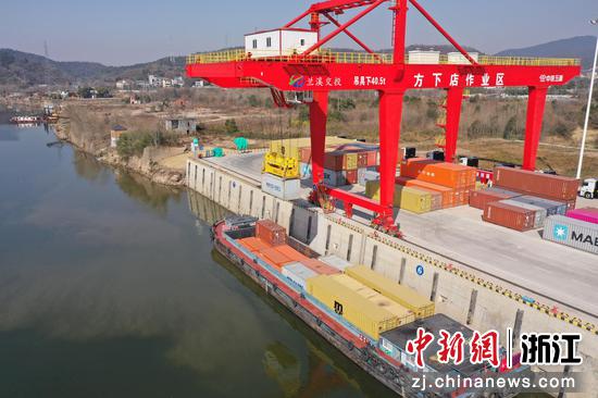 浙江金华兰溪港区方下店作业区。徐正达供图