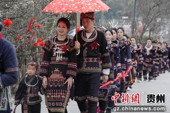 喜宴闹新春。陈龙摄 喜宴闹新春。陈龙摄