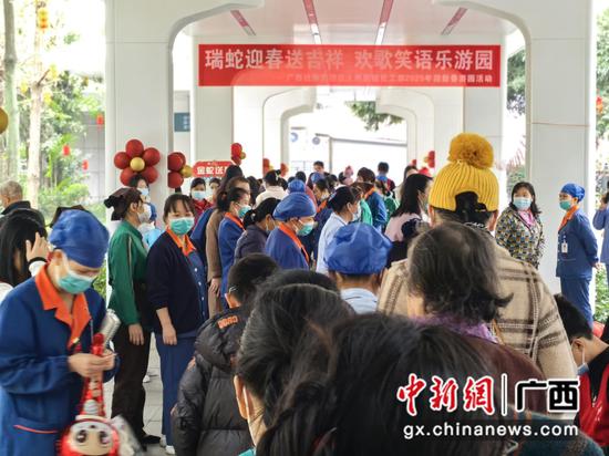 图为活动现场。 图为活动现场。