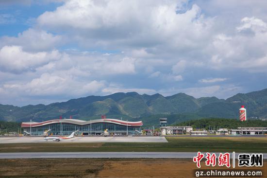 遵义茅台机场 余甚君摄 遵义茅台机场 余甚君摄