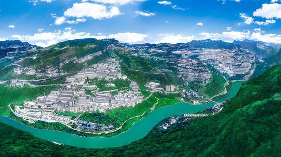 航拍习水经开区。