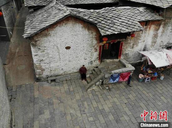 图为航拍天龙屯堡一隅。石小杰 摄 图为航拍天龙屯堡一隅。石小杰 摄