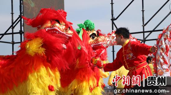 图为安龙春节系列活动栖凤街道专场文艺展演现场。江禾 摄