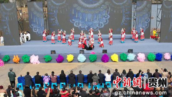 图为安龙春节系列活动栖凤街道专场文艺展演现场。江禾 摄