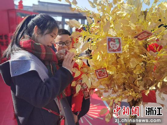 浙江温州：春节年味浓 游客“妙会”三垟湿地