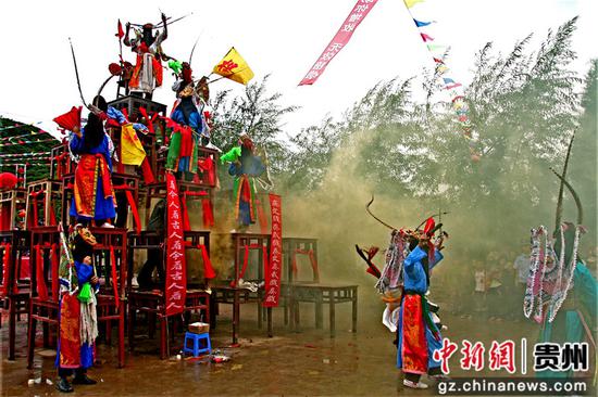 高台地戏。李发雯摄 高台地戏。李发雯摄