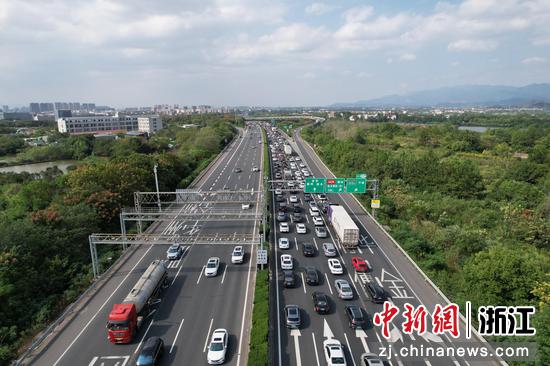 俯瞰杭金衢高速金华段。浙高运公司 供图 俯瞰杭金衢高速金华段。浙高运公司 供图