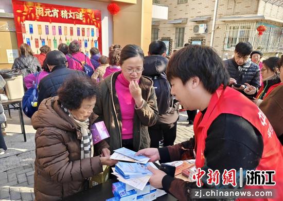 平安人寿浙江分公司“保险+社区”养老服务共建活动现场。平安人寿浙江分公司 供图 平安人寿浙江分公司“保险+社区”养老服务共建活动现场。平安人寿浙江分公司 供图