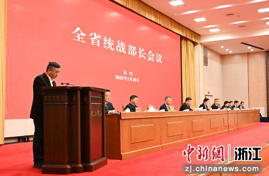 图为:龙游县委常委、统战部部长余继民作交流发言。中新社记者 王刚 摄