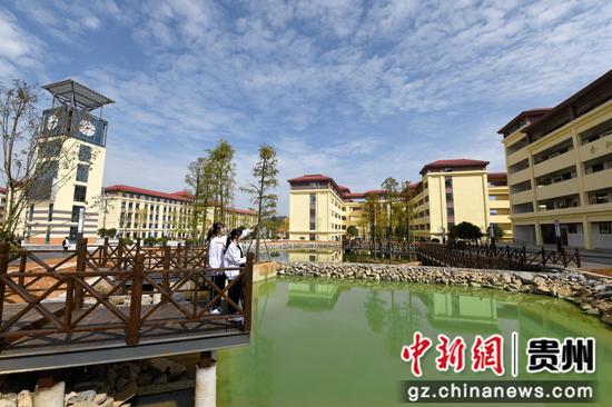 图为黄平县民族中学校园一隅。黄平融媒供图 图为黄平县民族中学校园一隅。黄平融媒供图