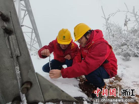 国网绍兴供电公司开展巡查。国网绍兴供电公司供图